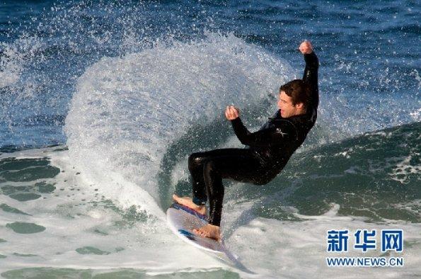 【新春走基层】关岭:文化下乡送祝福 翰墨飘香暖民心